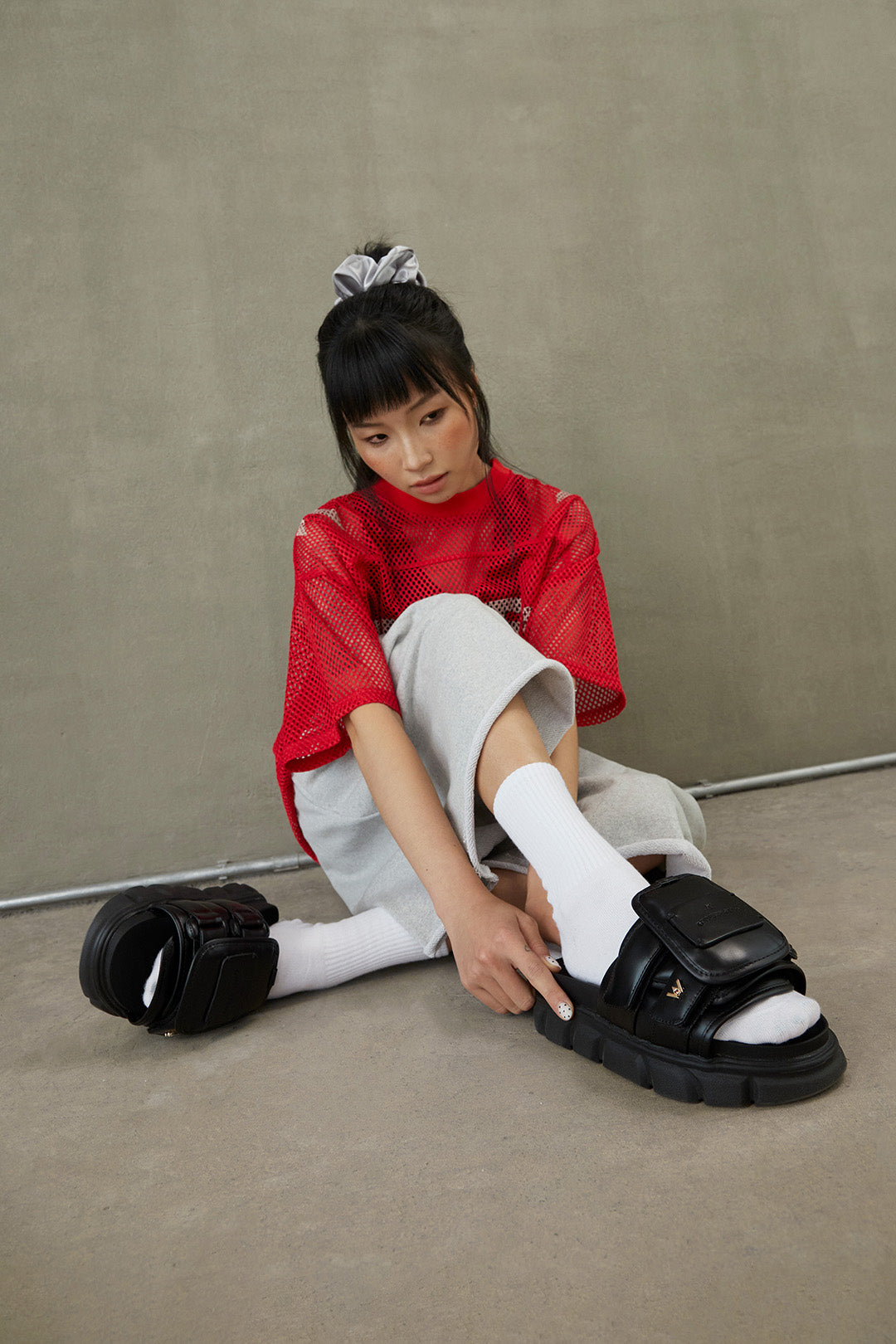 THEWOLF STRAP SLIDE SANDAL