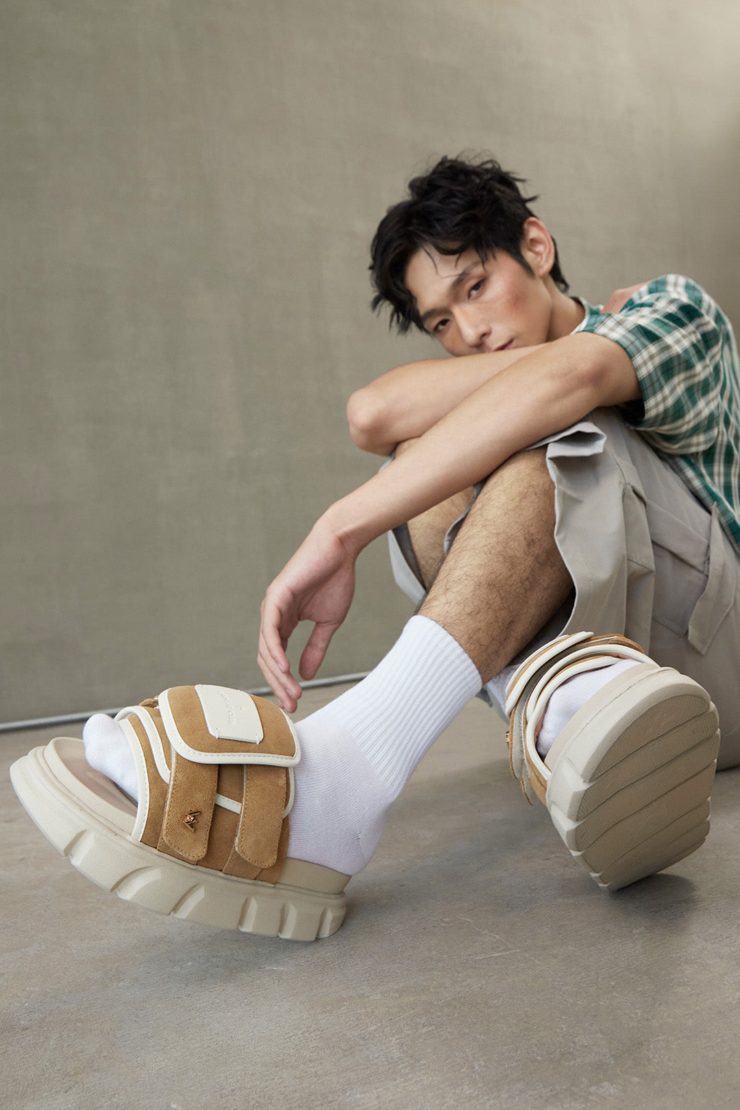 THEWOLF STRAP SLIDE SANDAL