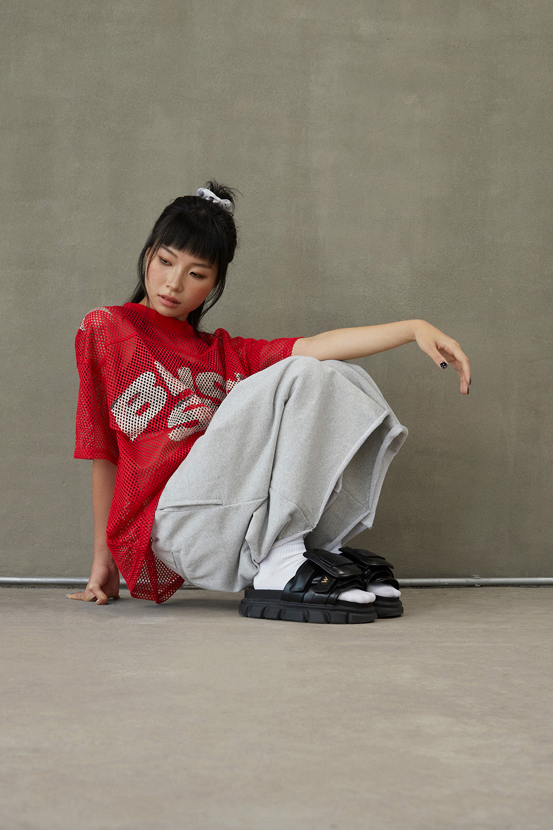 THEWOLF STRAP SLIDE SANDAL